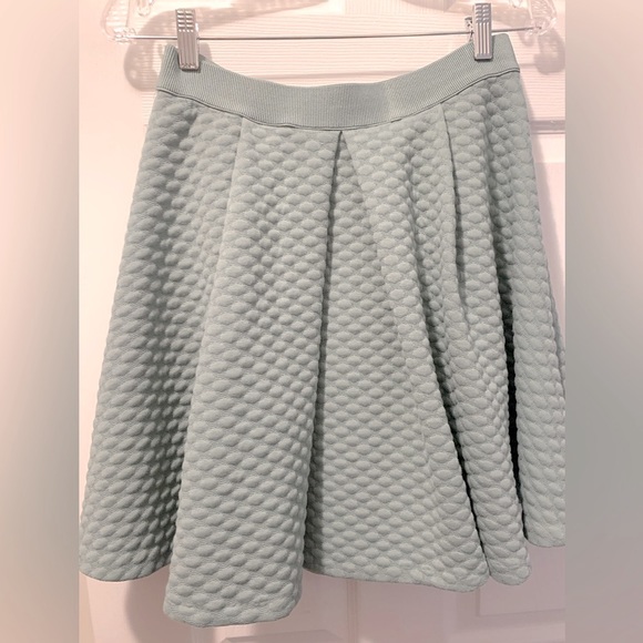 H&M Womens Skirt S Green Textured Pleated Skater Circle Elastic Waistband Casual - Picture 2 of 4